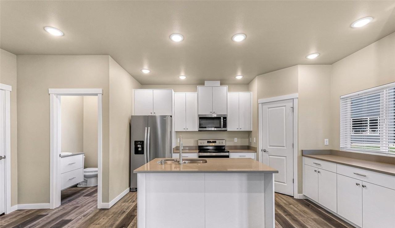 2900 Sandwood Ln - Photo 3 of 11