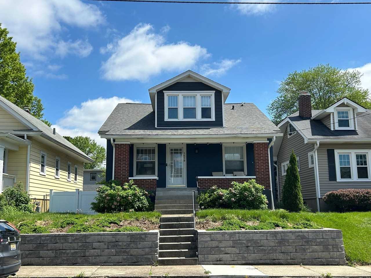 1618 Bonnycastle Ave - Photo 2 of 27