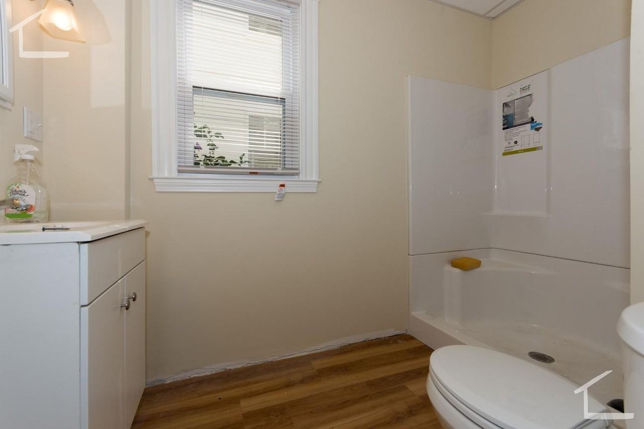 56 Dustin St - Photo 2 of 8