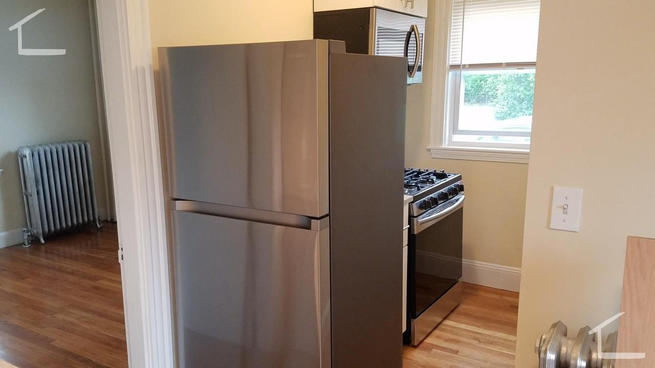 56 Dustin St - Photo 6 of 8