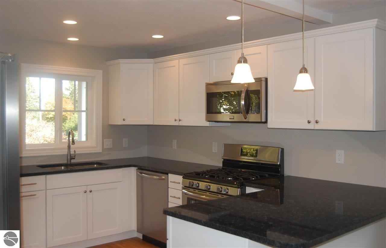 726 Randolph St - Photo 2 of 19