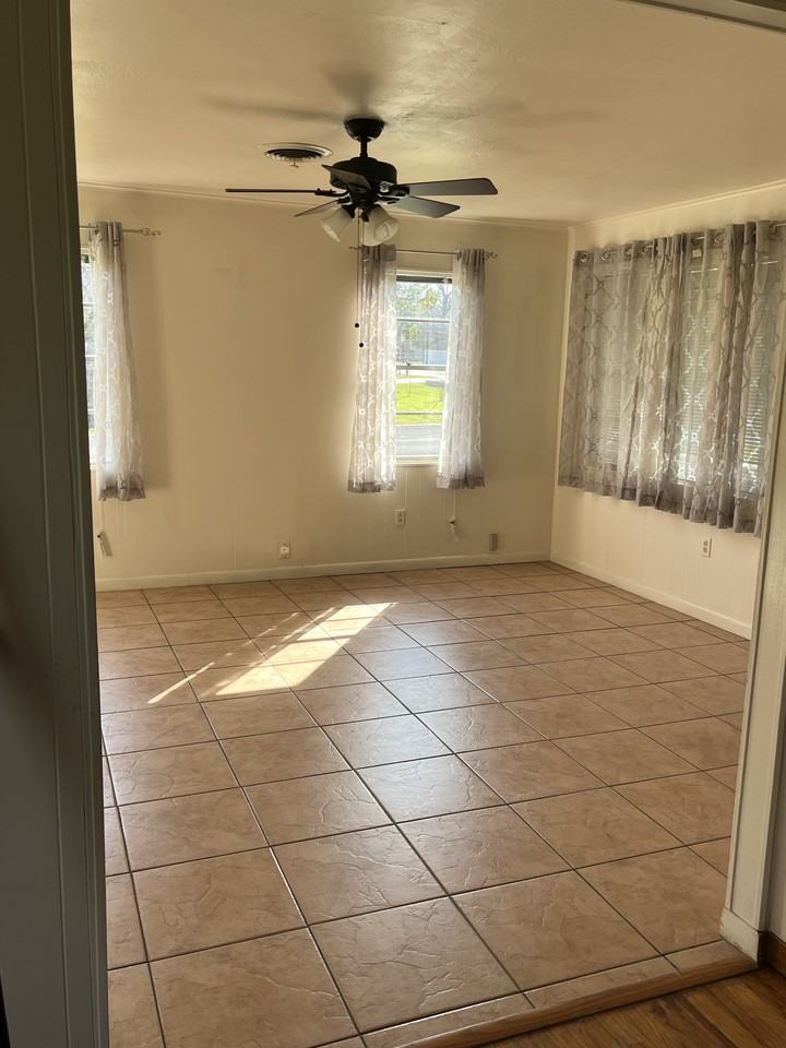 300 N Burleson St #NA - Photo 3 of 13
