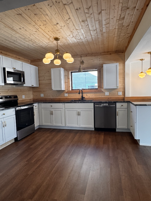 416 W Munising Ave - Photo 2 of 14