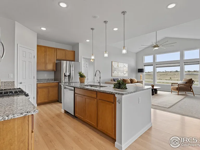 1103 Hornet Dr - Photo 3 of 16