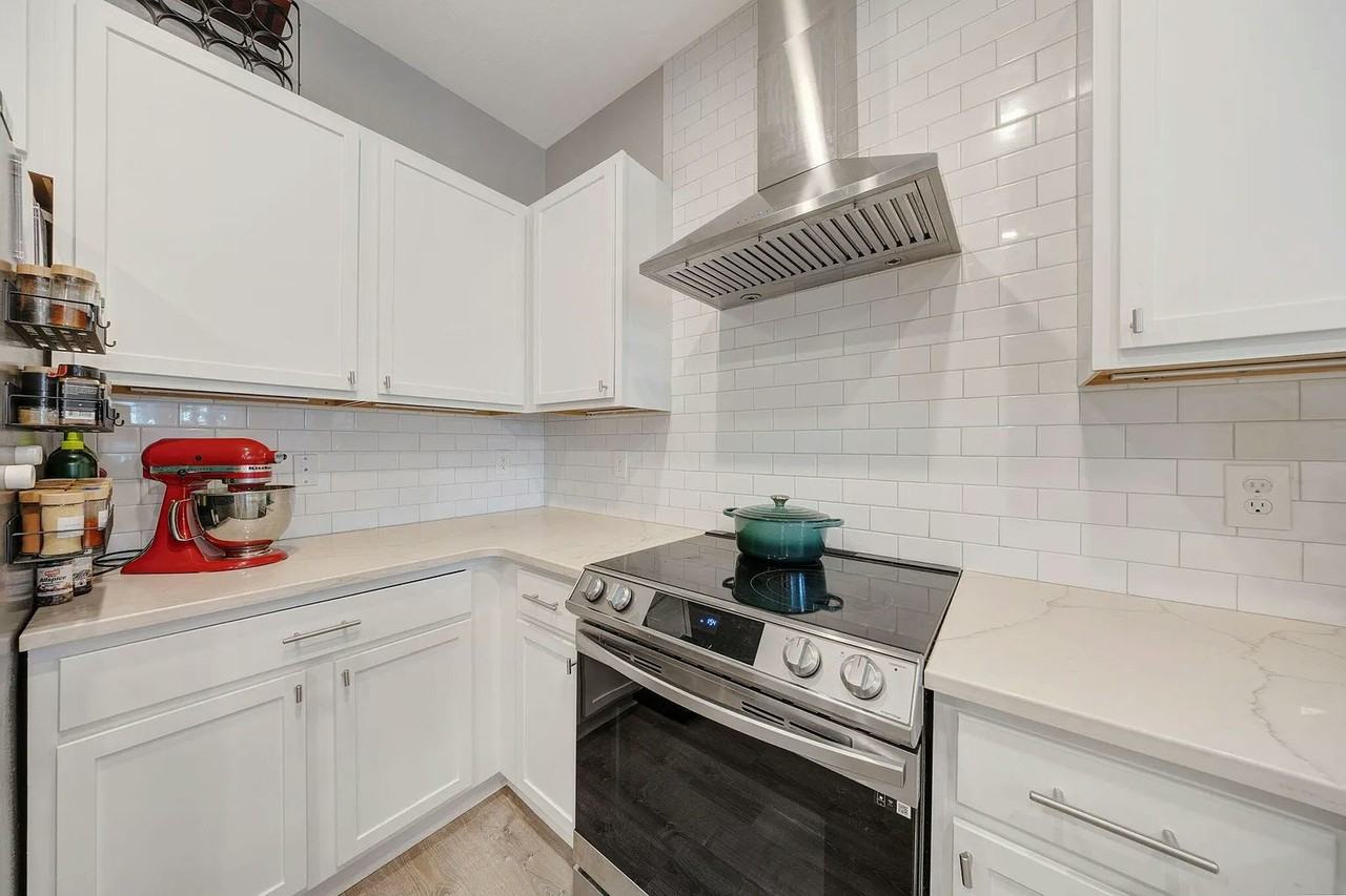 233 Sand Oak Blvd - Photo 7 of 31