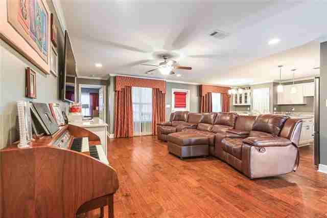 7401 Benson Street - Photo 3 of 20