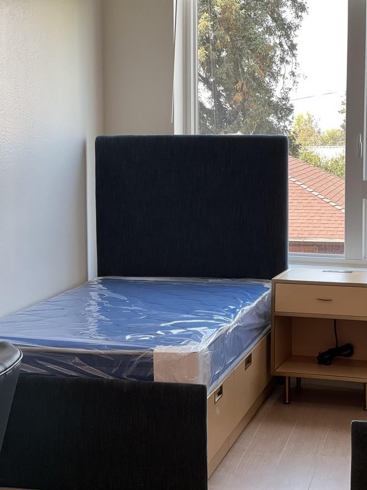 The Laureate - Photo 3 of 50