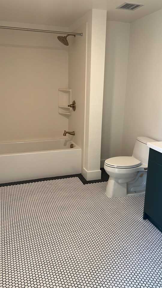 The Laureate - Photo 6 of 50