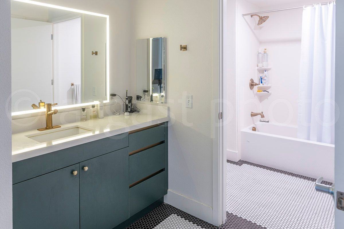 The Laureate - Photo 7 of 50