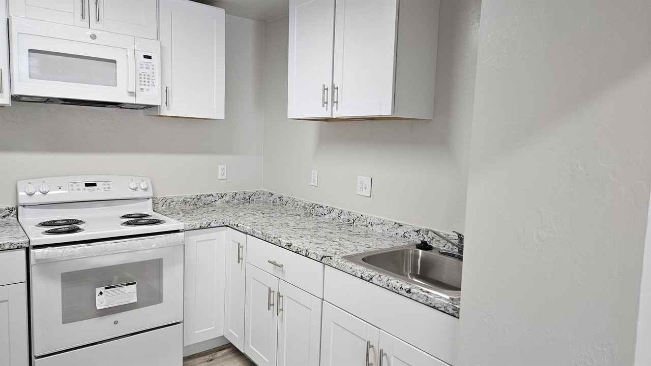 1180 Cove View Road - Photo 7 of 28