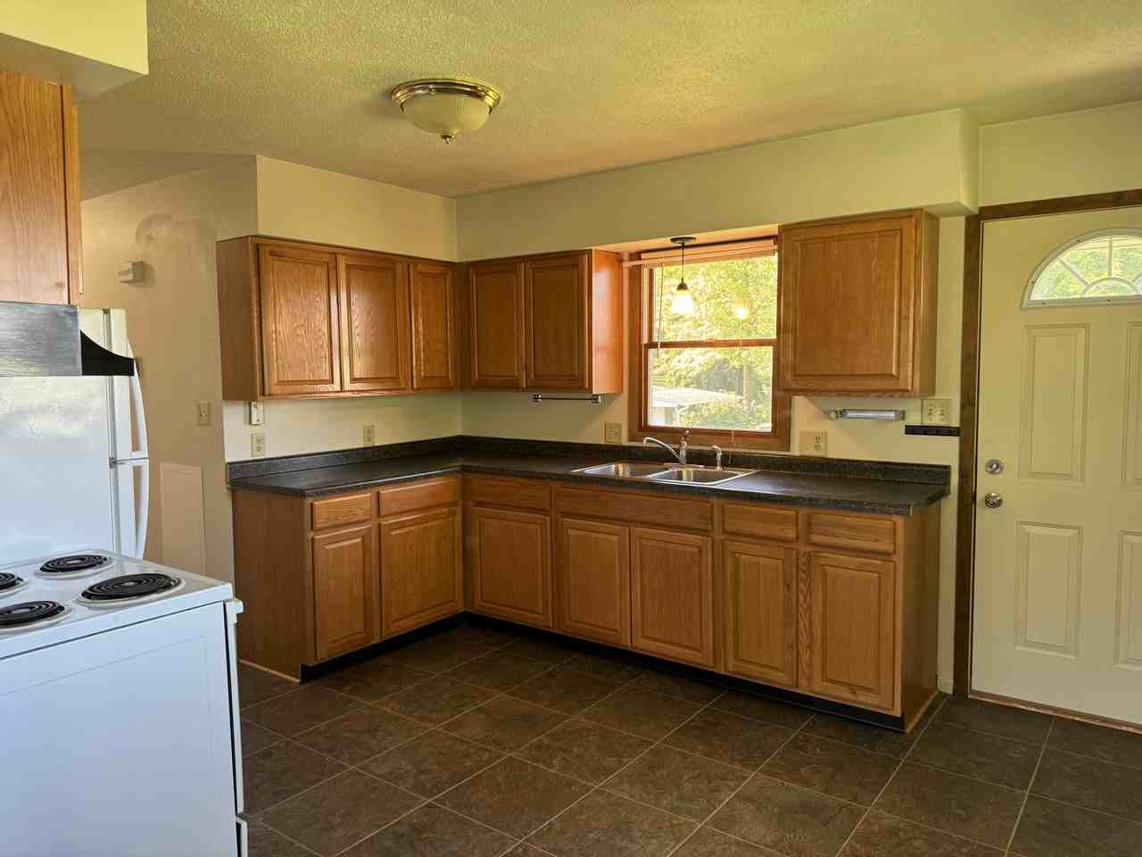 106 Main Street - Photo 3 of 38