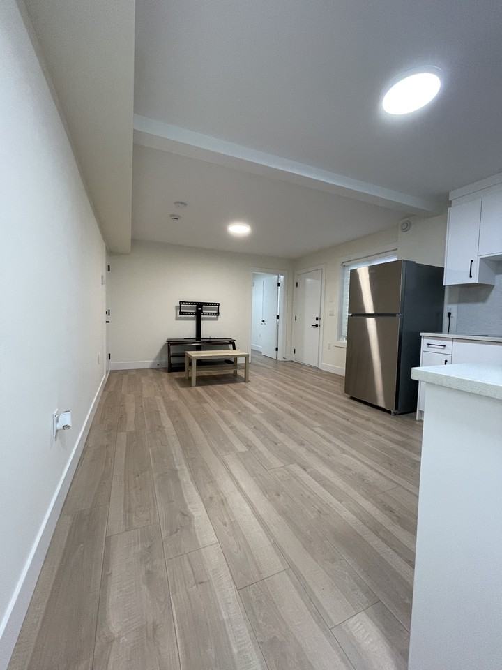 14145 60a Ave #1 - Photo 3 of 9