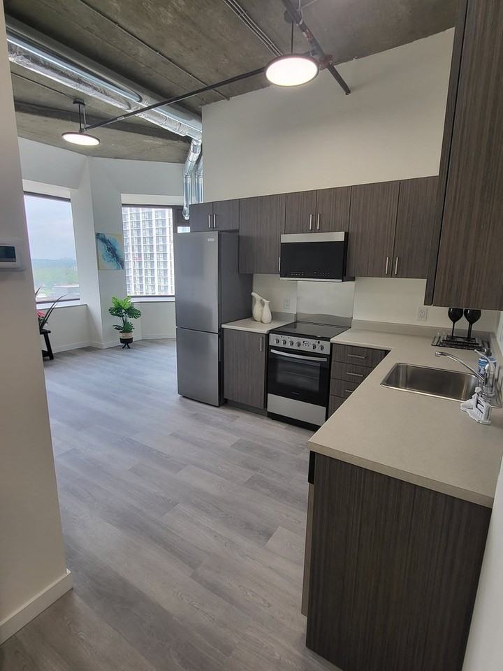 30 Duke St W - Photo 3 of 17