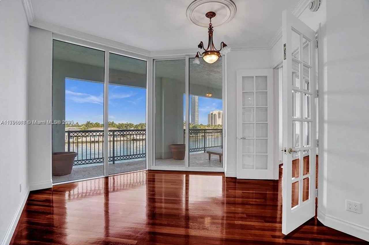 20165 Northeast 39th Place #403 - Photo 7 of 40