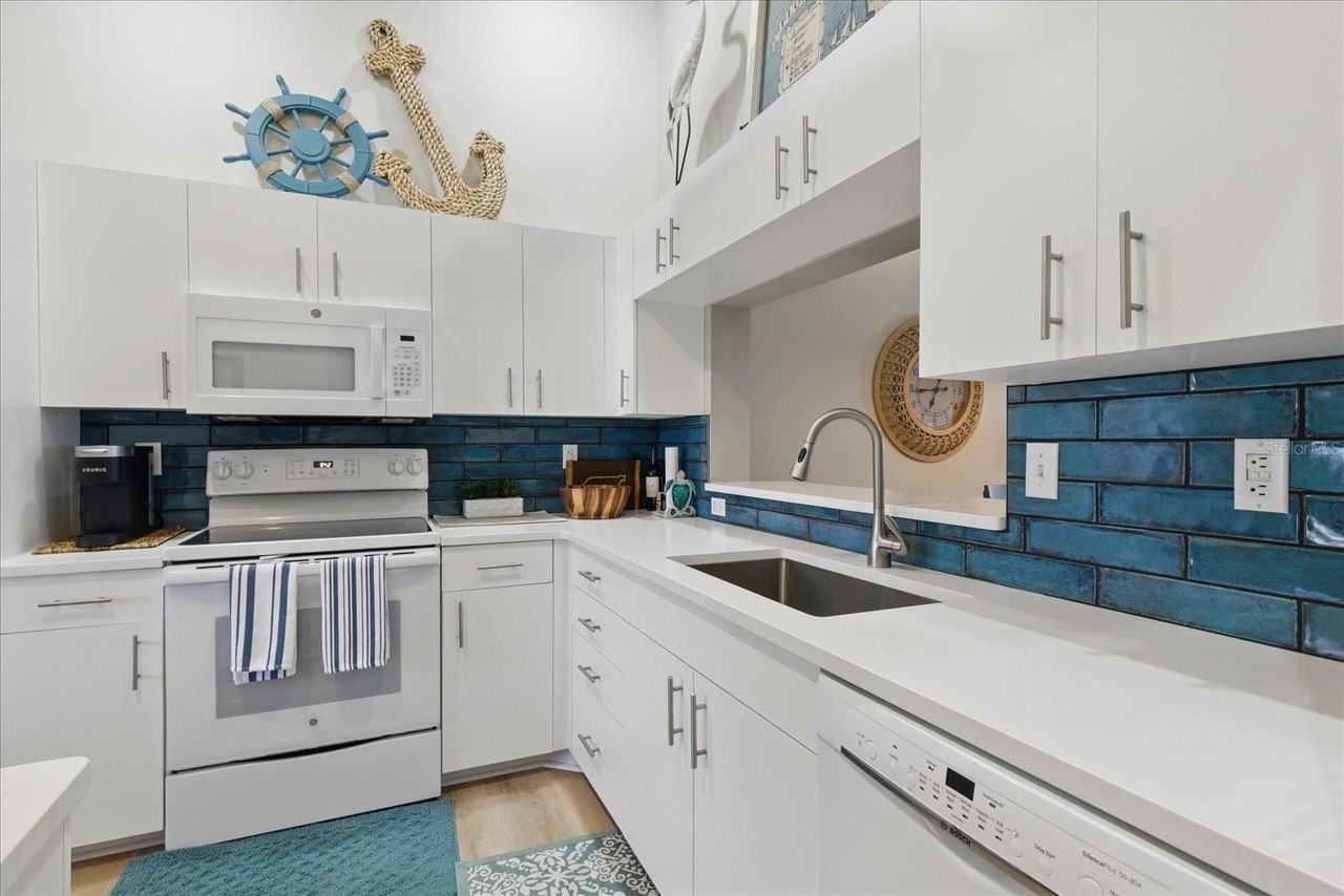 9320 Clubside Cir #2310 - Photo 4 of 36