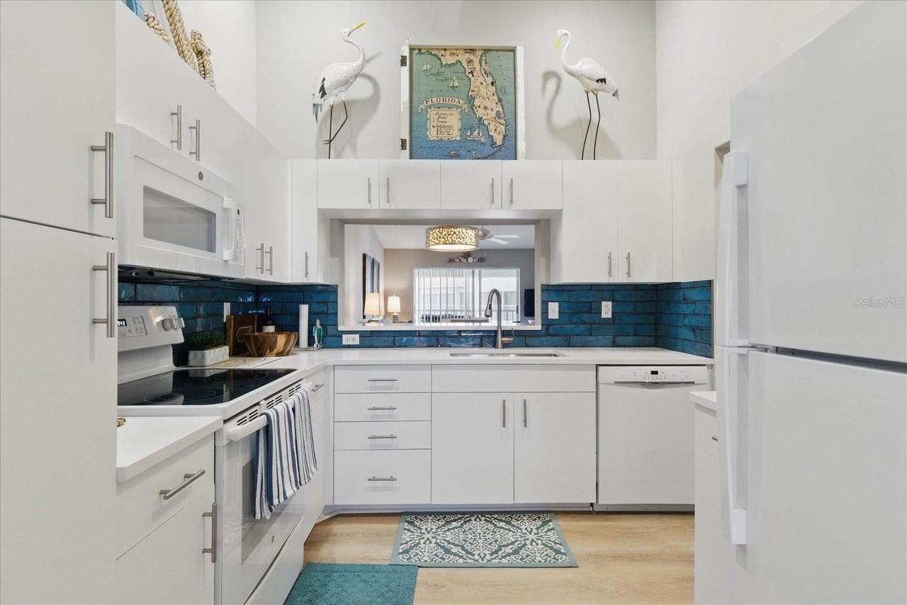 9320 Clubside Cir #2310 - Photo 5 of 36