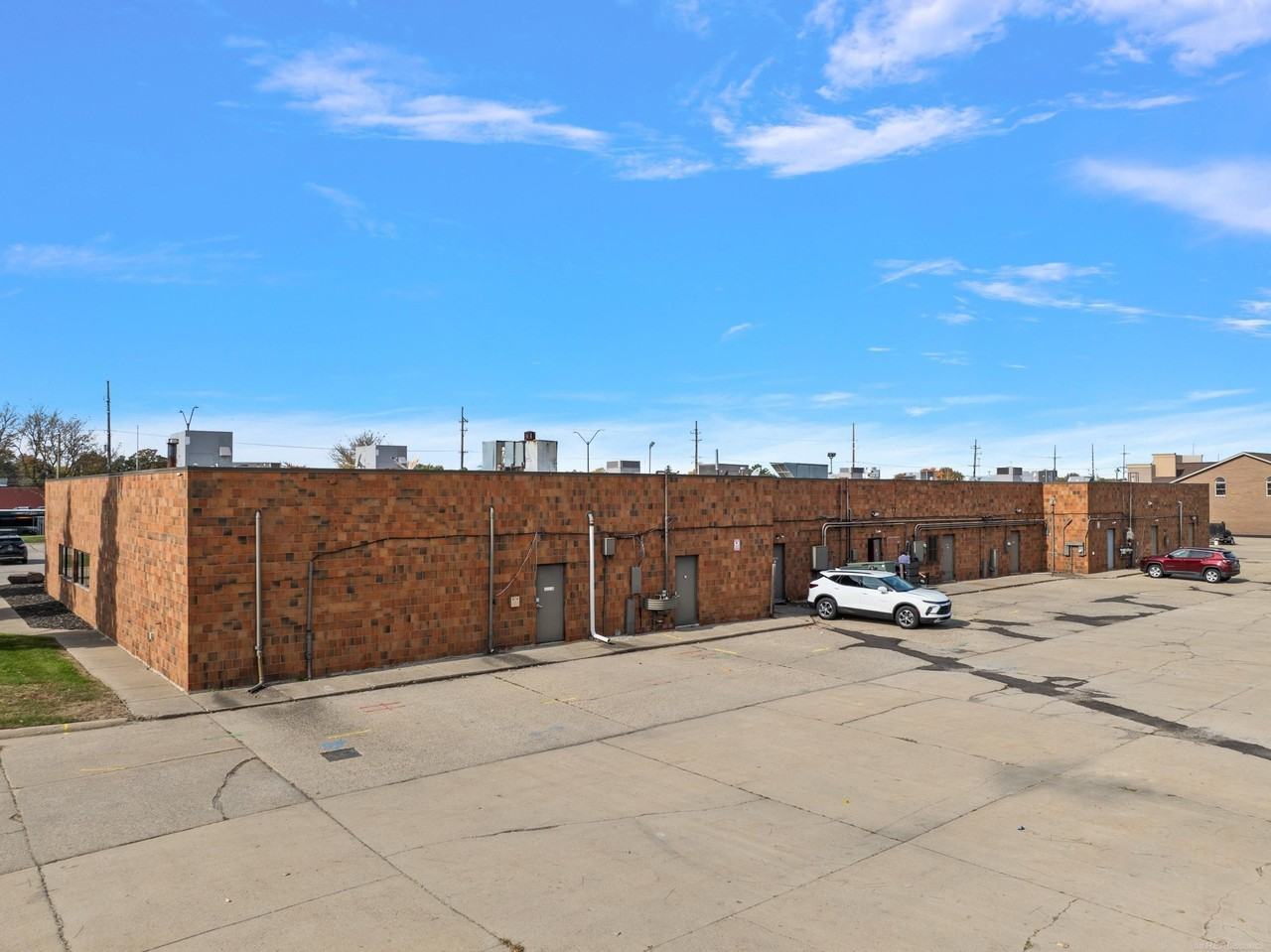 41660 Garfield Rd - Photo 4 of 10