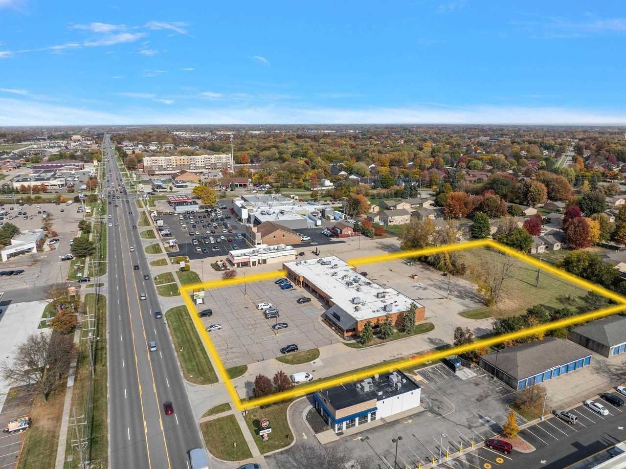 41660 Garfield Rd - Photo 5 of 10