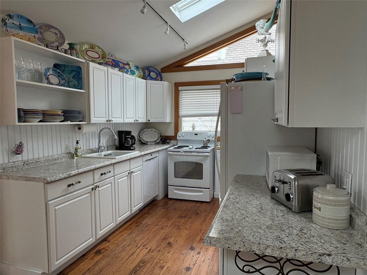 177 Wilmot Rd - Photo 2 of 12