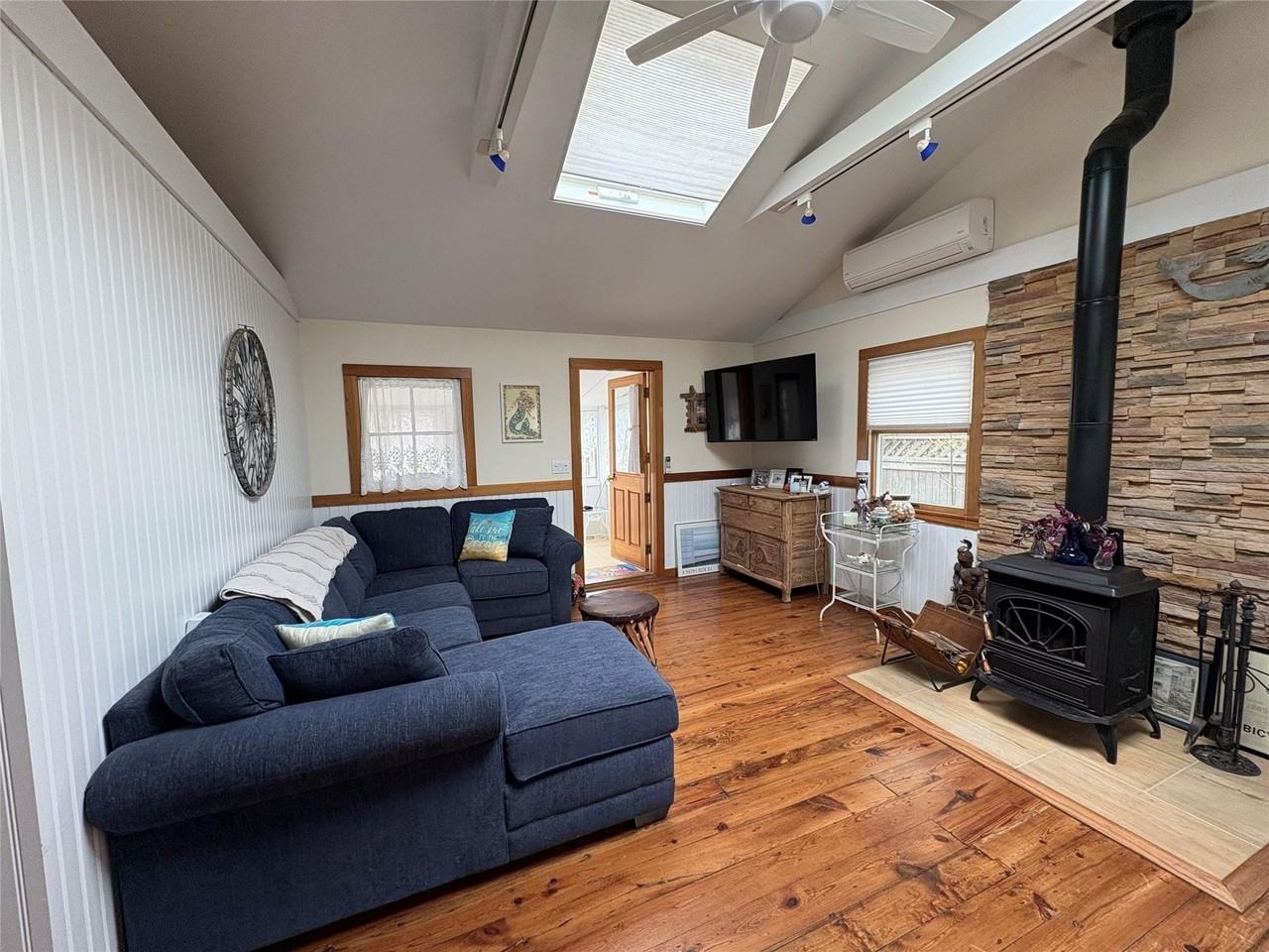 177 Wilmot Rd - Photo 6 of 12