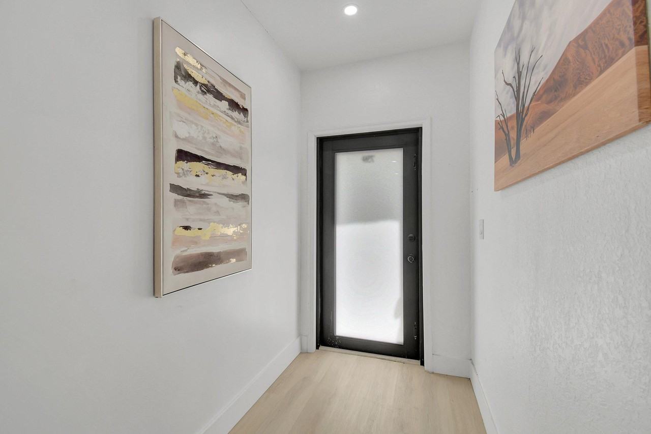 Ne 127th St - Photo 2 of 7