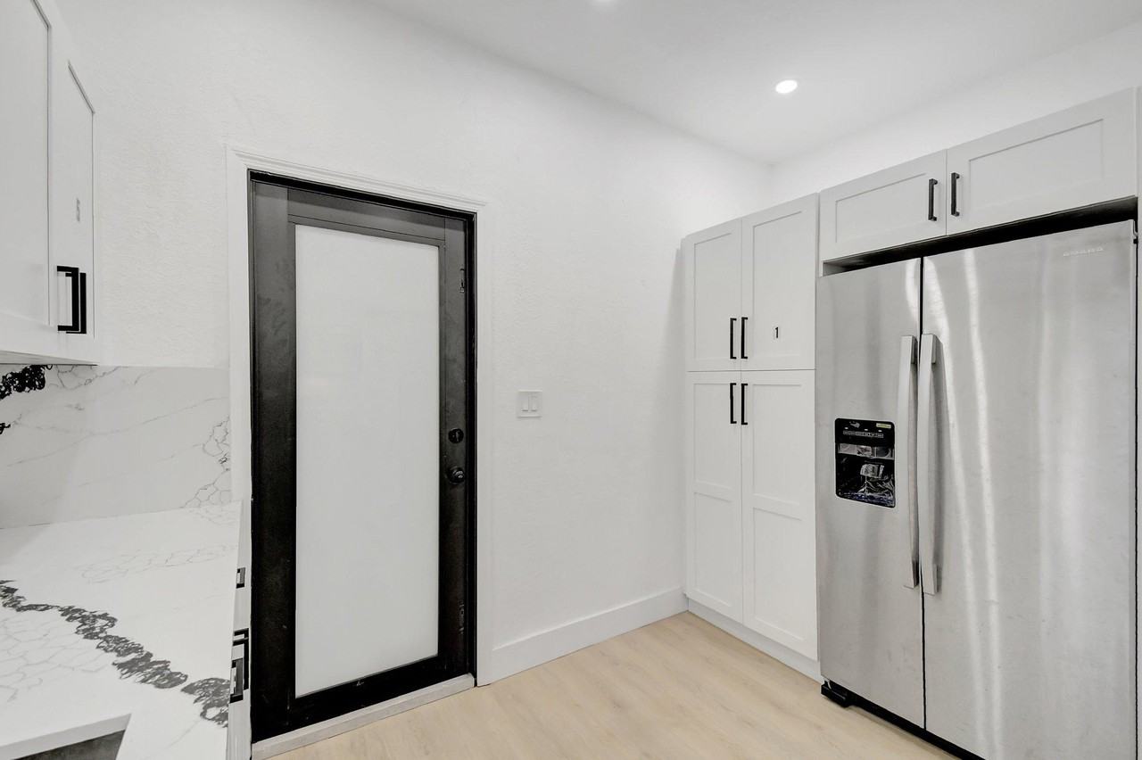 Ne 127th St - Photo 3 of 7