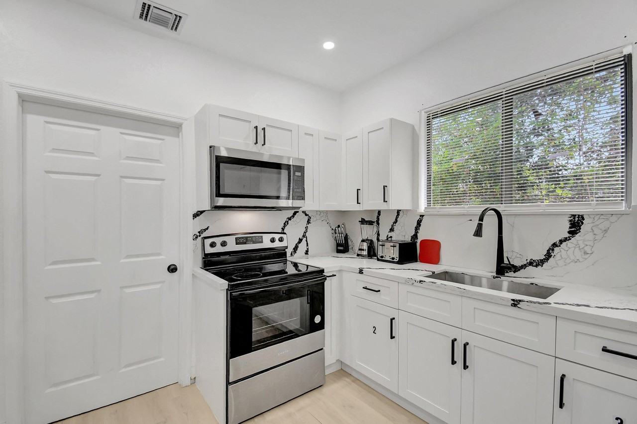 Ne 127th St - Photo 4 of 7