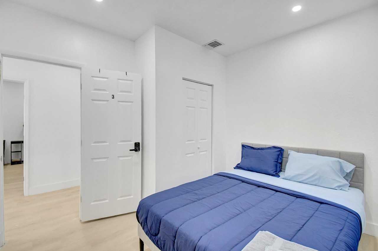 Ne 127th St - Photo 5 of 7