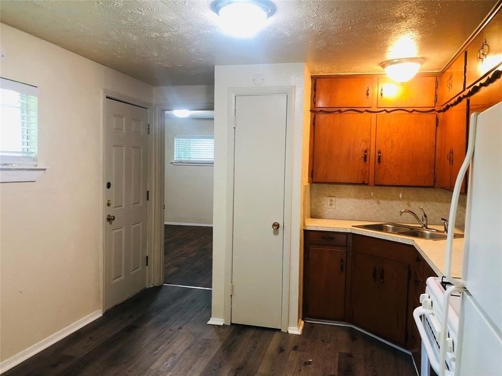 518 W Sycamore St - Photo 5 of 11