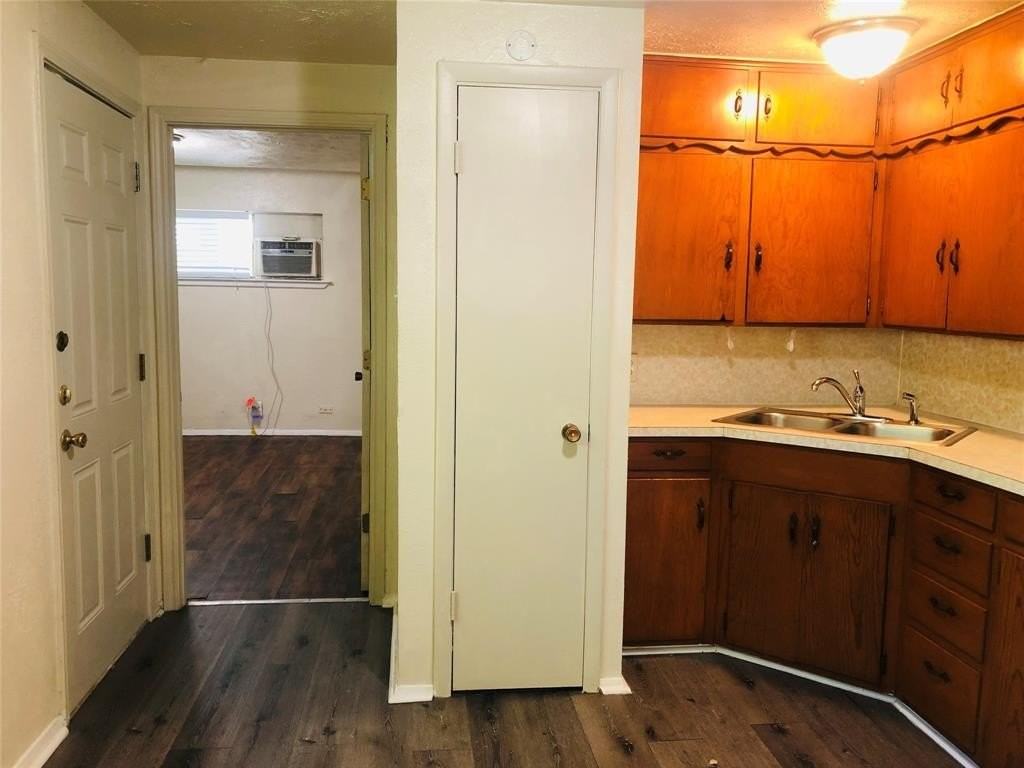 518 W Sycamore St - Photo 6 of 11