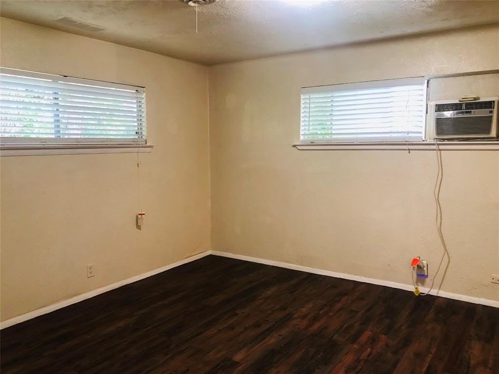 518 W Sycamore St - Photo 7 of 11