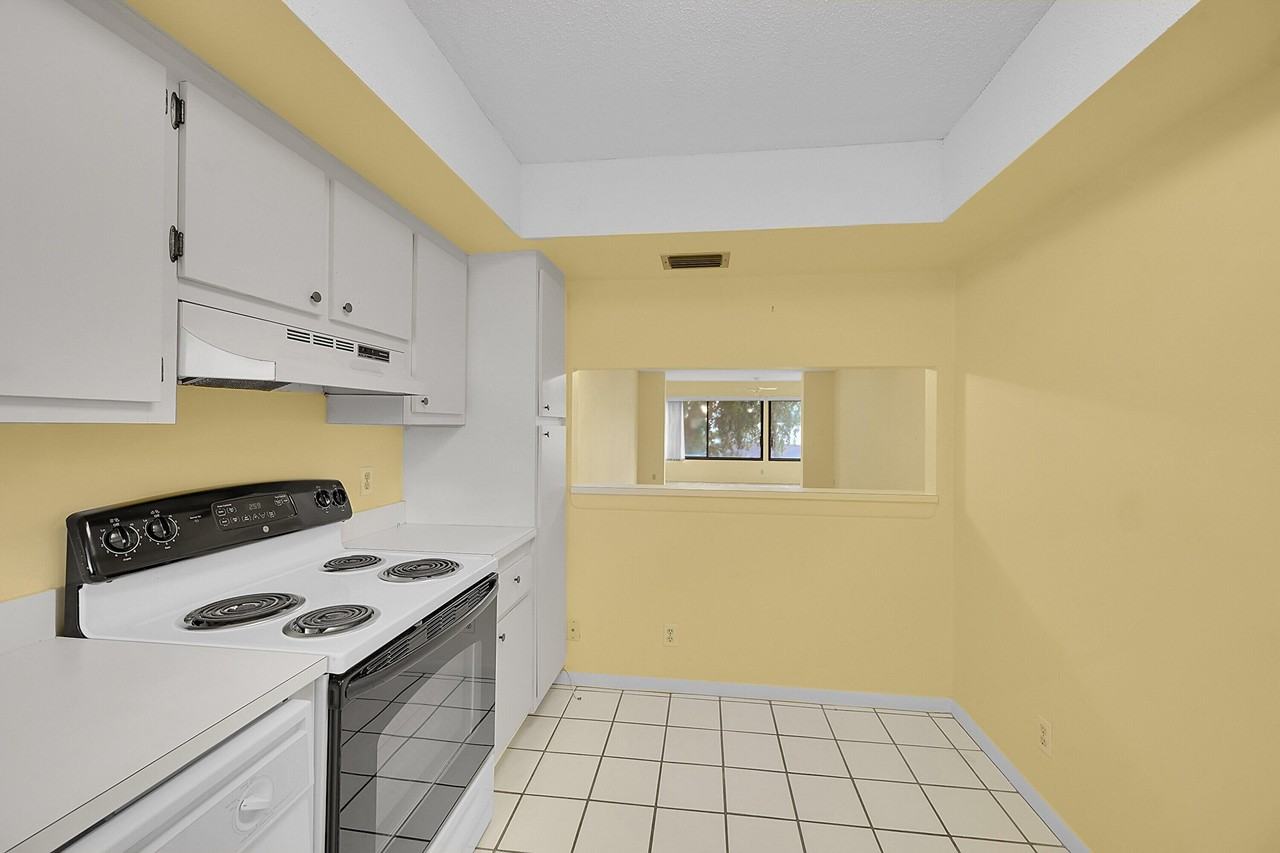 3154 Via Poinciana #306 - Photo 4 of 28