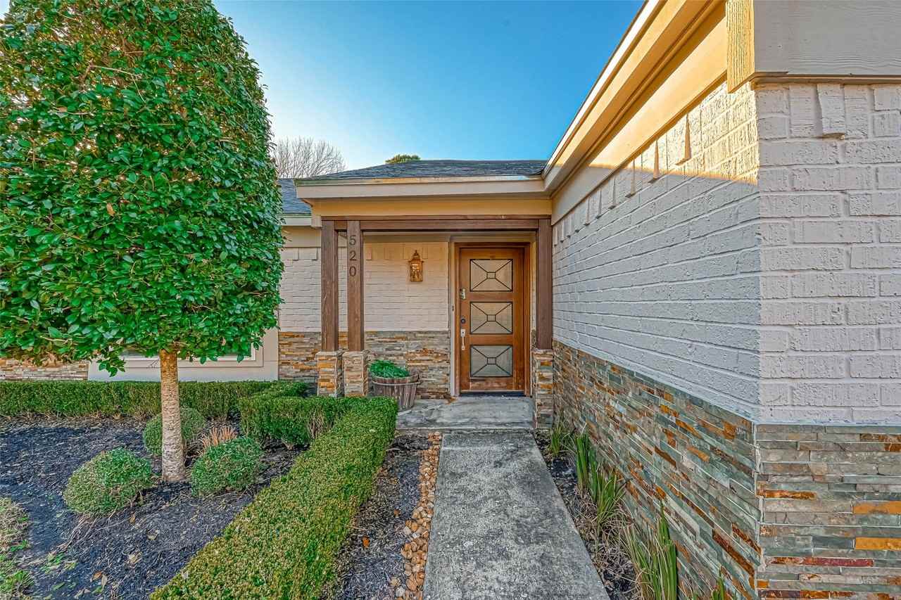 520 E Castle Harbour Dr - Photo 2 of 20