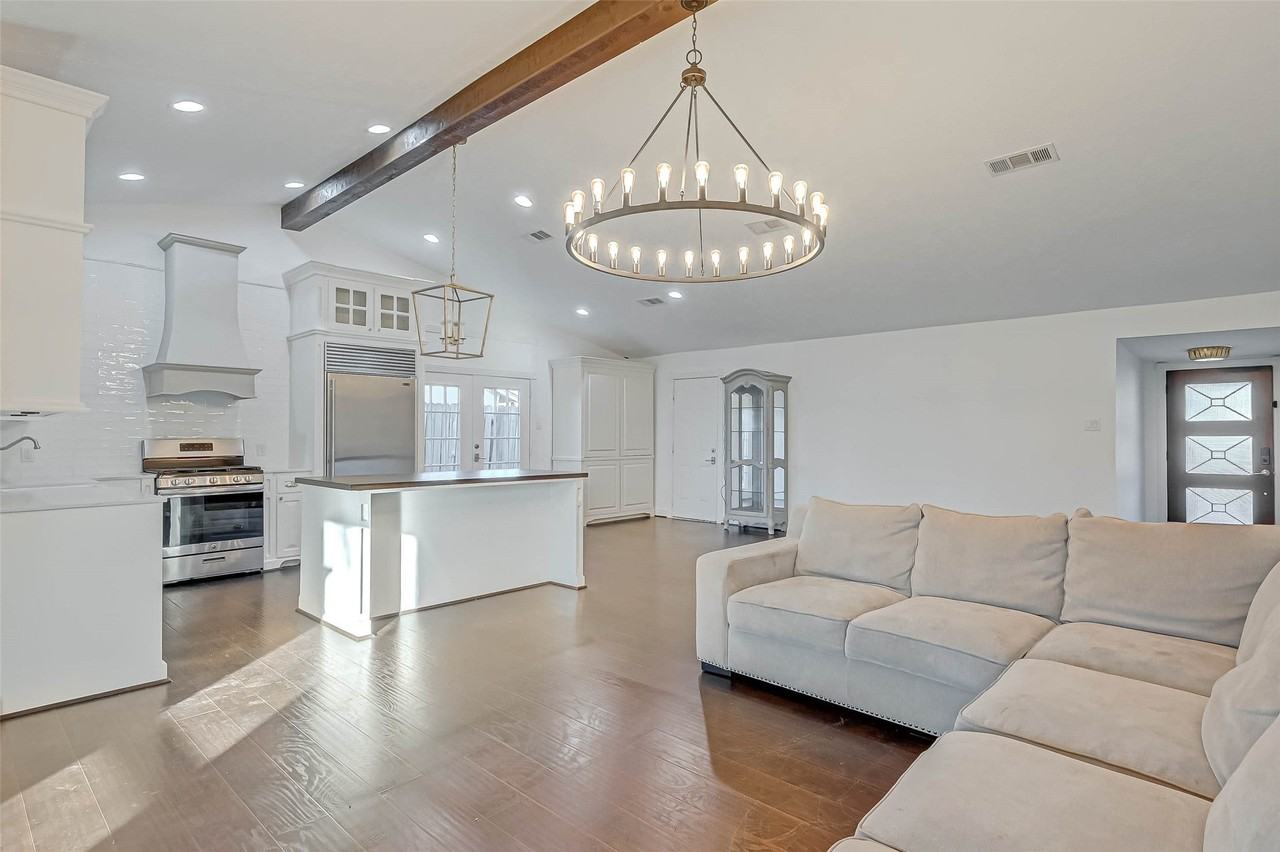 520 E Castle Harbour Dr - Photo 3 of 20