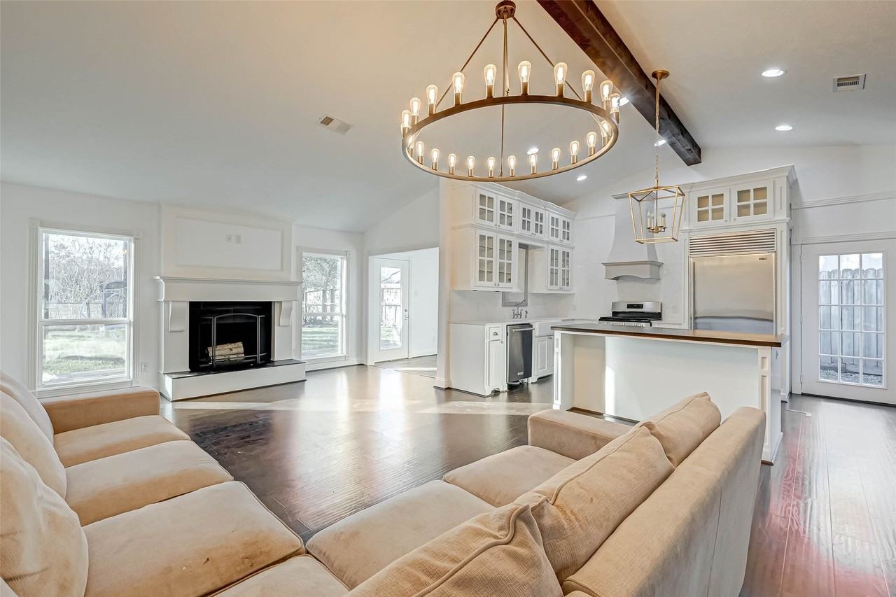 520 E Castle Harbour Dr - Photo 4 of 20