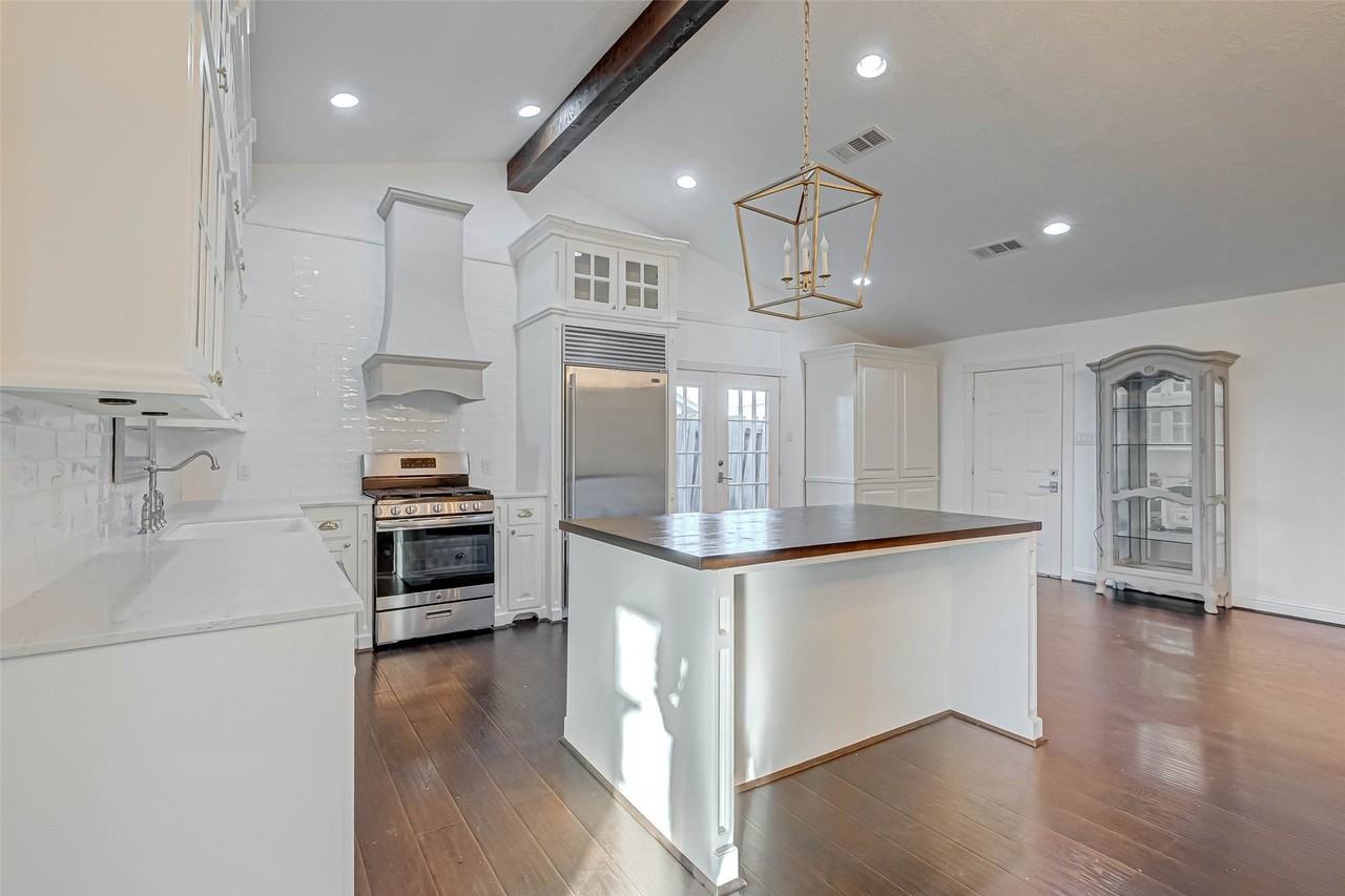 520 E Castle Harbour Dr - Photo 7 of 20