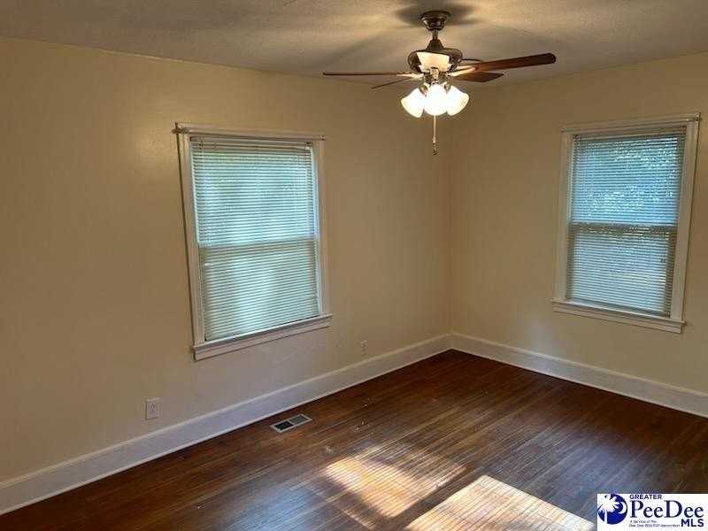 926 Sherwood Dr - Photo 6 of 9