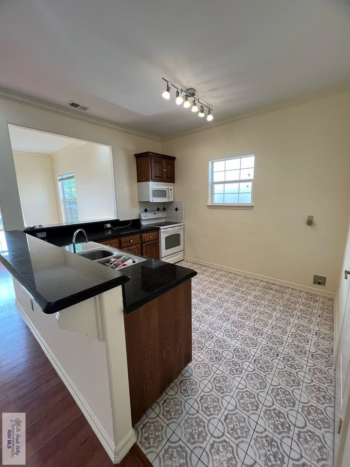 312 N 12th St - Photo 5 of 16