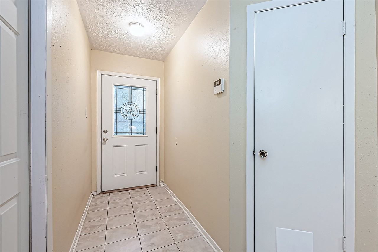 2122 Heritage Colony Dr - Photo 4 of 23