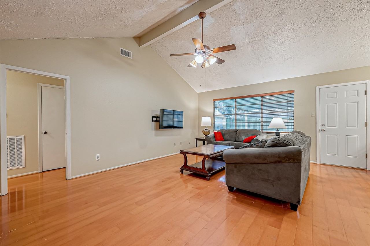 2122 Heritage Colony Dr - Photo 5 of 23