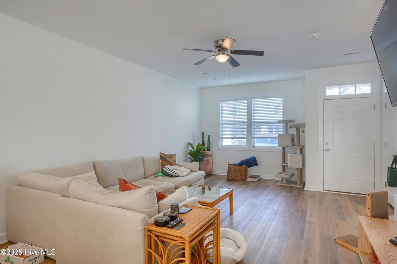 308 Starfish Ln - Photo 2 of 19