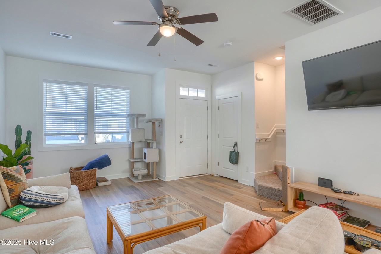 308 Starfish Ln - Photo 3 of 19