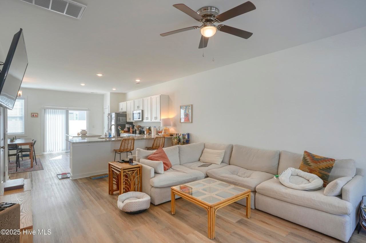 308 Starfish Ln - Photo 4 of 19