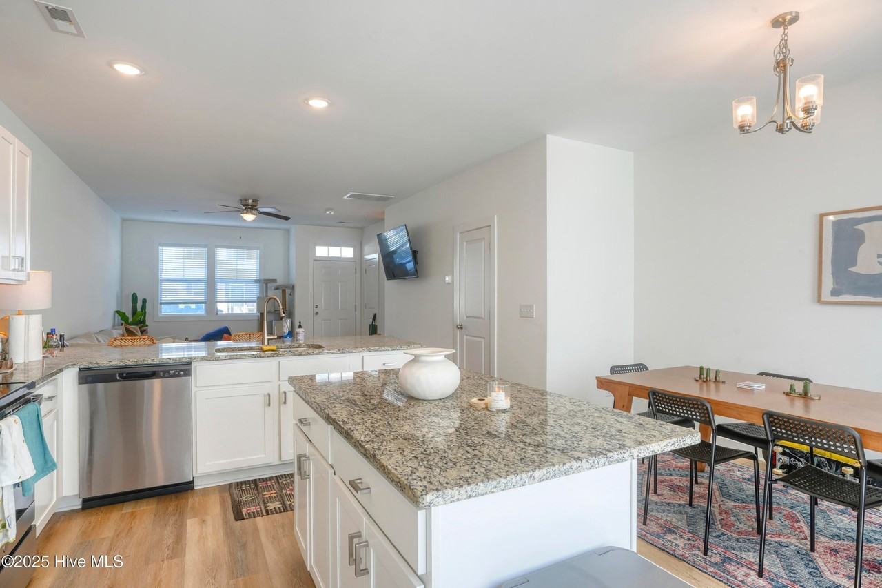 308 Starfish Ln - Photo 6 of 19