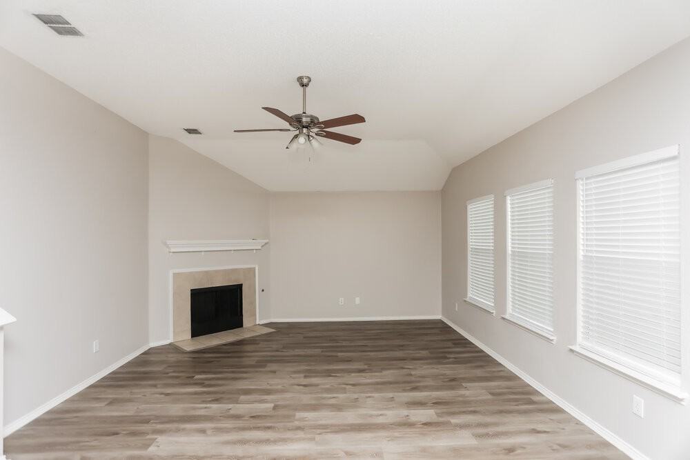 1203 Hampton Dr - Photo 7 of 17