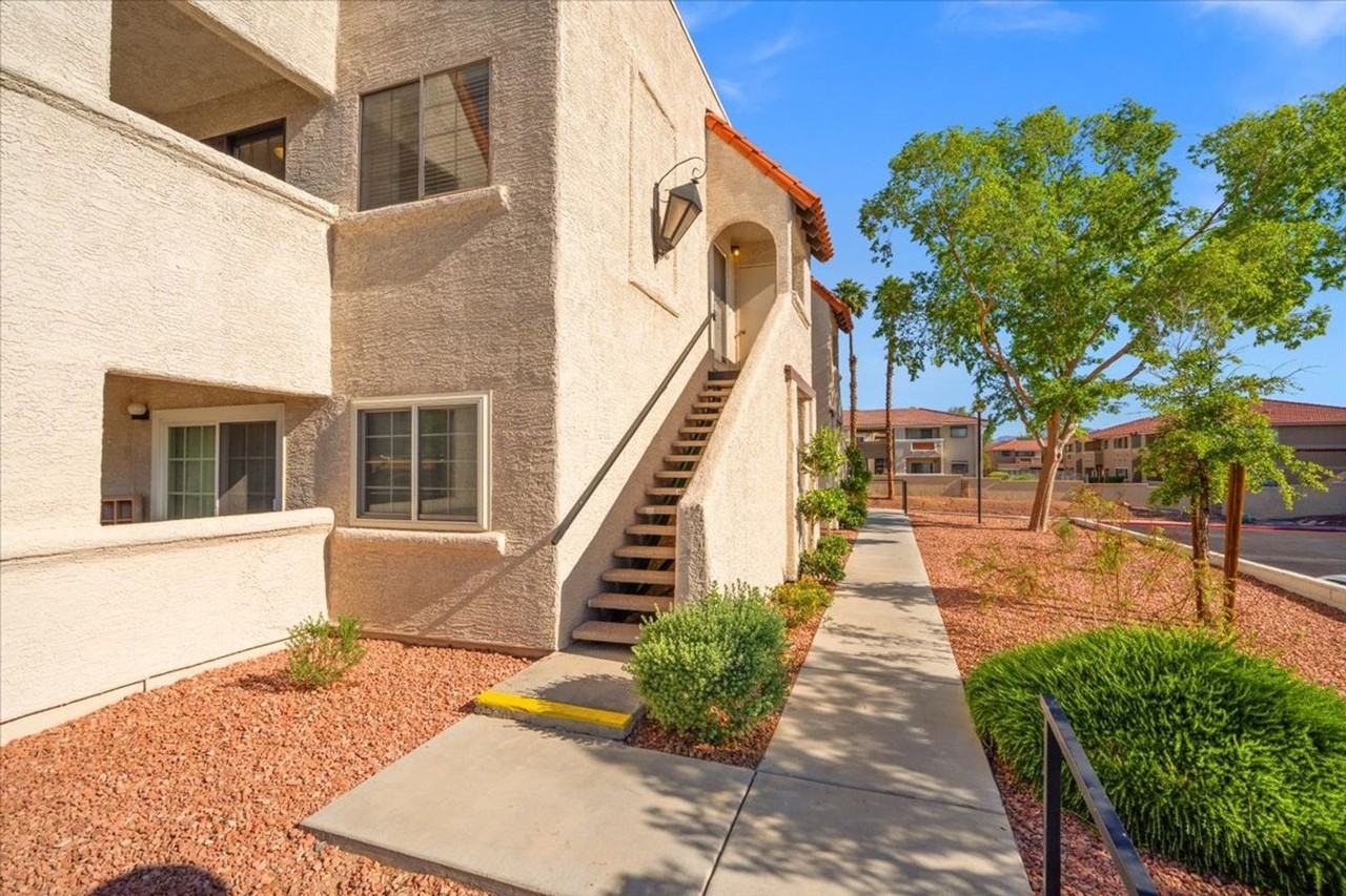 101 Luna Way - Photo 2 of 22