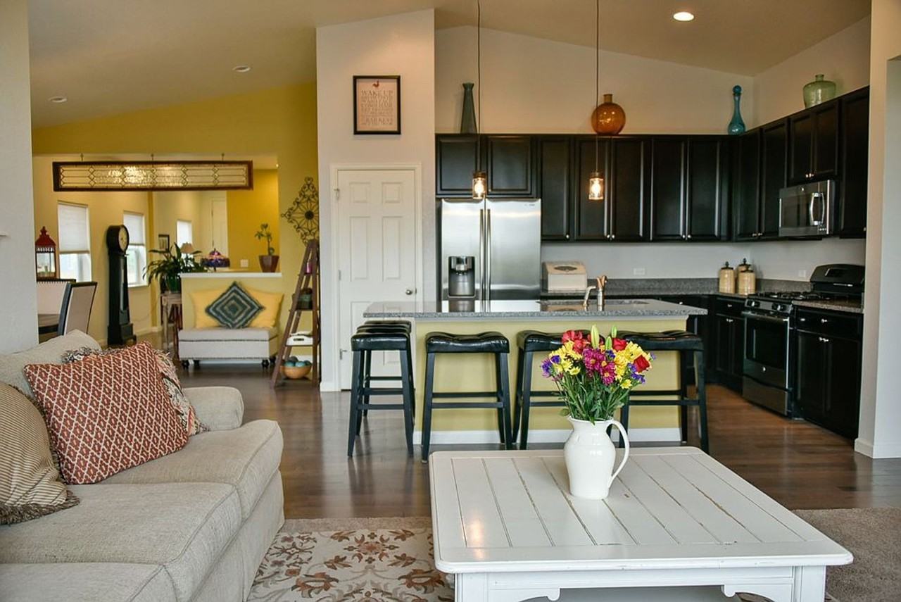 533 W 172nd Pl - Photo 3 of 17