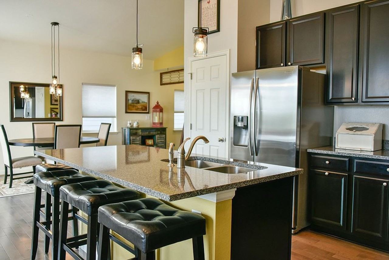 533 W 172nd Pl - Photo 4 of 17