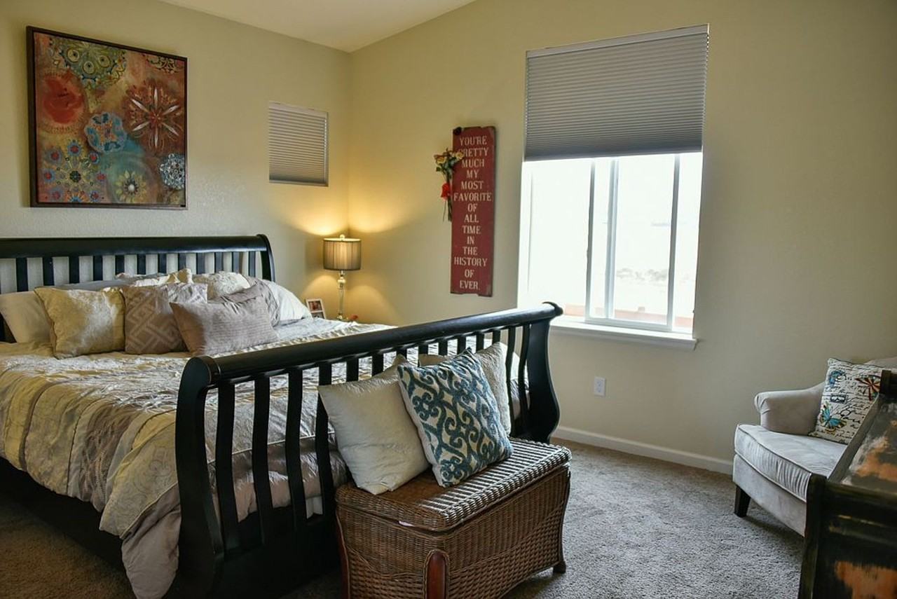 533 W 172nd Pl - Photo 5 of 17