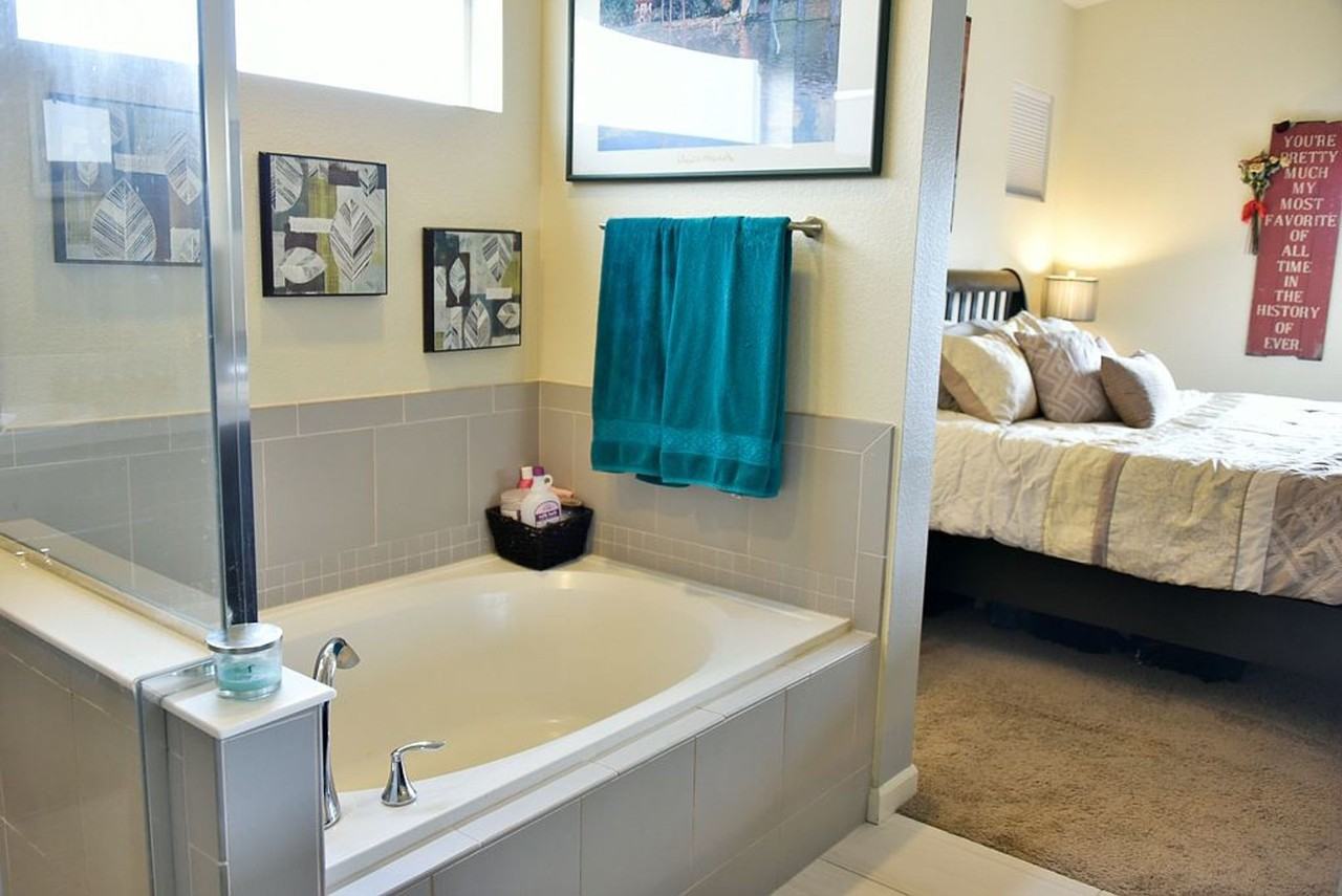 533 W 172nd Pl - Photo 7 of 17